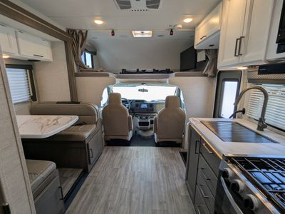 2025 Thor Motor Coach Four Winds — photo 8 view