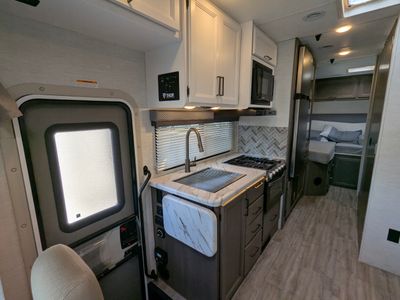 2025 Thor Motor Coach Four Winds — photo 11 view