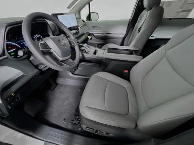 2026 Toyota Sienna — photo 12 view