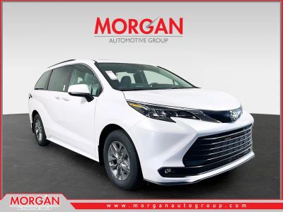 2026 Toyota Sienna XLE — front three-quarter view