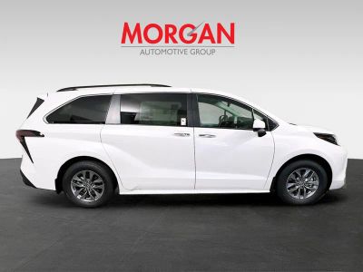 2026 Toyota Sienna — side profile view
