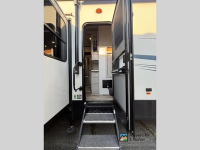 2023 Keystone RV Montana High Country - Photo 6
