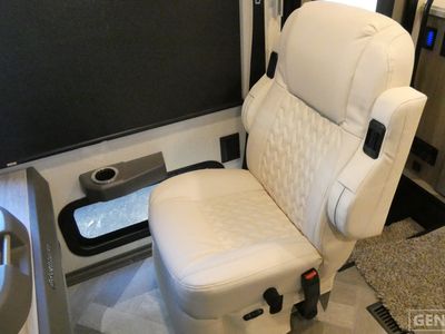 2026 Winnebago Adventurer - Photo 11