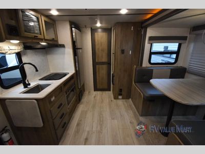 2022 Forest River RV Surveyor Legend — photo 16 view
