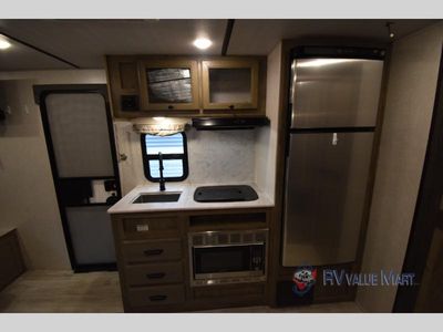 2022 Forest River RV Surveyor Legend — photo 13 view