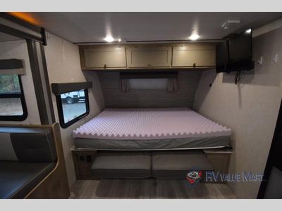 2022 Forest River RV Surveyor Legend — photo 19 view