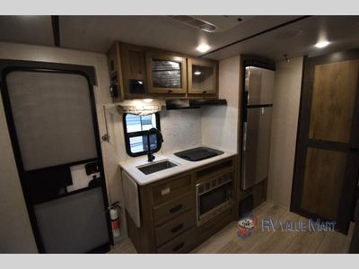 2022 Forest River RV Surveyor Legend — photo 14 view