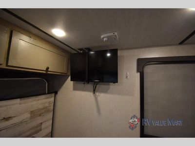 2022 Forest River RV Surveyor Legend — photo 17 view