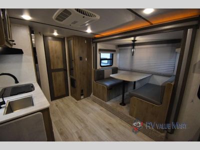 2022 Forest River RV Surveyor Legend — photo 7 view