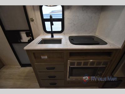 2022 Forest River RV Surveyor Legend — photo 9 view