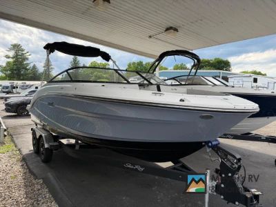 2026 Sea Ray SPX 210 — front three-quarter view