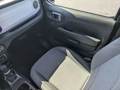 2025 Jeep Wrangler — photo 17 view