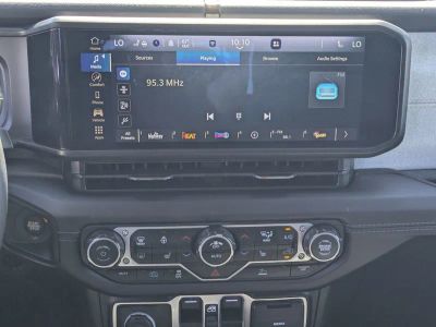 2025 Jeep Wrangler — photo 18 view