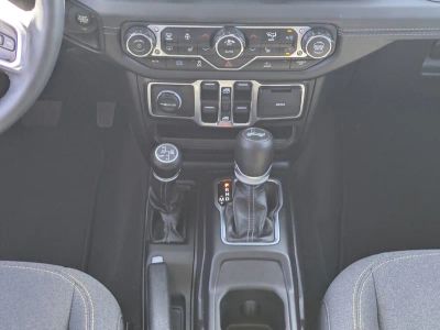 2025 Jeep Wrangler — photo 19 view