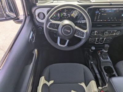 2025 Jeep Wrangler — photo 16 view