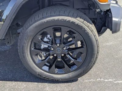 2025 Jeep Wrangler — photo 11 view