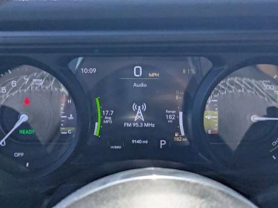 2025 Jeep Wrangler — photo 29 view