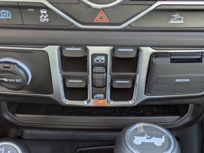 2025 Jeep Wrangler — photo 22 view