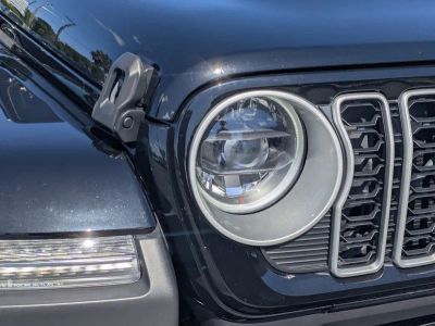 2025 Jeep Wrangler — photo 9 view