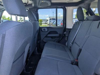 2025 Jeep Wrangler — photo 13 view