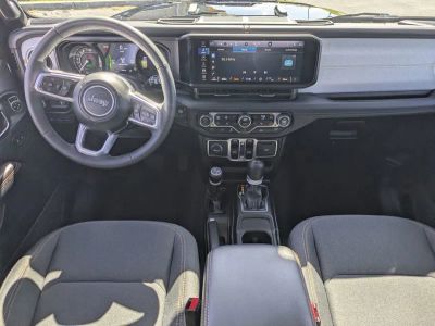 2025 Jeep Wrangler — photo 15 view