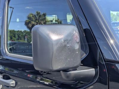 2025 Jeep Wrangler — photo 10 view