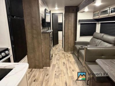2022 Venture RV SportTrek - Photo 6