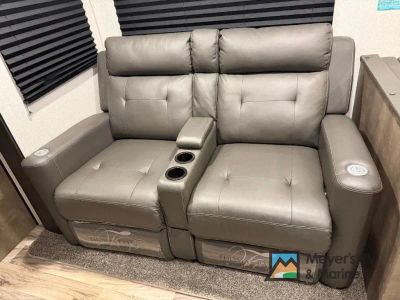 2022 Venture RV SportTrek - Photo 18