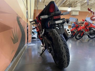 2025 Honda CBR500R - Photo 7
