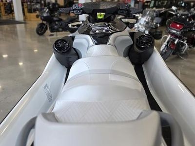 2026 Sea-Doo GTX Limited 325 White Pearl Premium - Photo 17