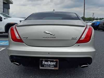 2016 Jaguar XJ — detail view