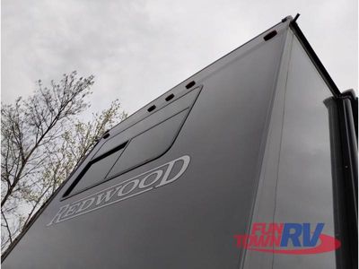 2025 Redwood RV Regency - Photo 10