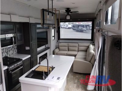 2025 Redwood RV Regency - Photo 11