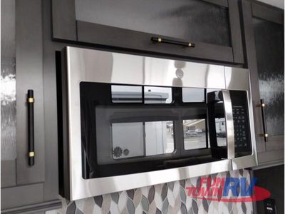 2025 Redwood RV Regency - Photo 16