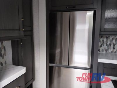 2025 Redwood RV Regency - Photo 17