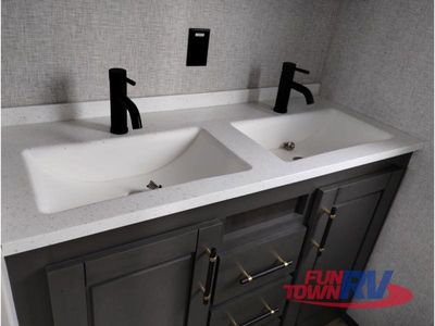 2025 Redwood RV Regency - Photo 34