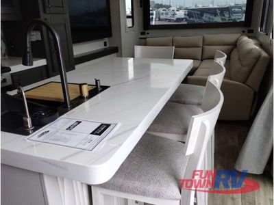 2025 Redwood RV Regency - Photo 21