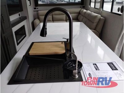 2025 Redwood RV Regency - Photo 13
