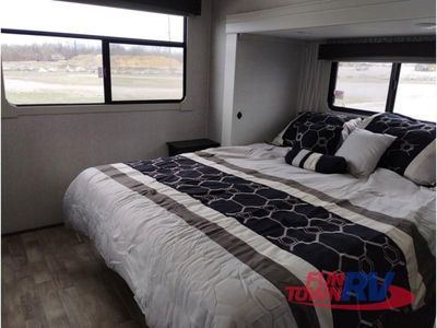 2025 Redwood RV Regency - Photo 38
