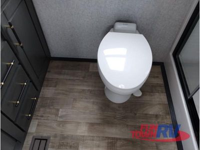 2025 Redwood RV Regency - Photo 35
