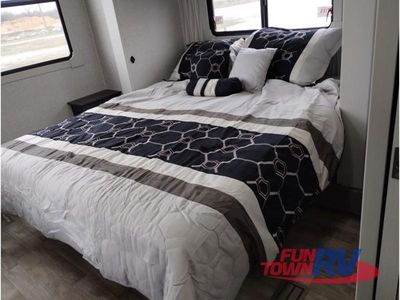 2025 Redwood RV Regency - Photo 39