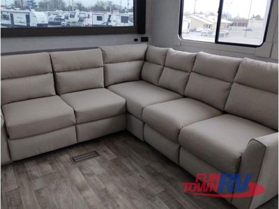 2025 Redwood RV Regency - Photo 24