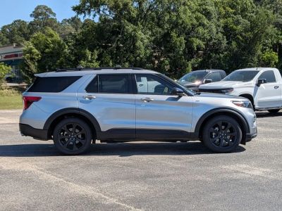 2023 Ford Explorer - Photo 6