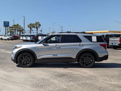2023 Ford Explorer - Photo 2