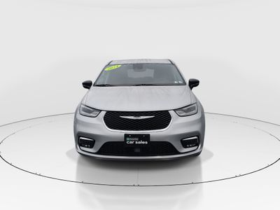 2024 Chrysler Pacifica — side profile view