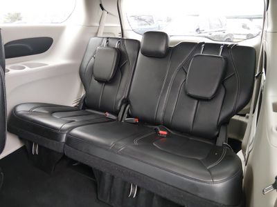 2024 Chrysler Pacifica — photo 17 view