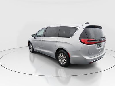 2024 Chrysler Pacifica — detail view