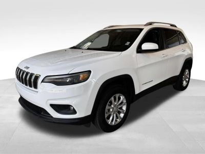 2019 Jeep Cherokee — rear three-quarter view