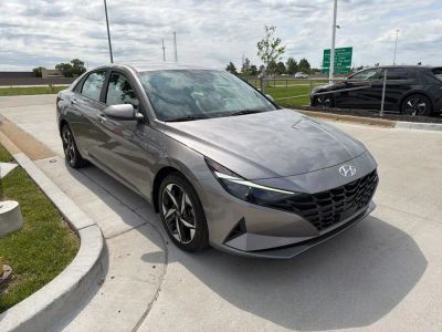 2023 Hyundai Elantra - Photo 2