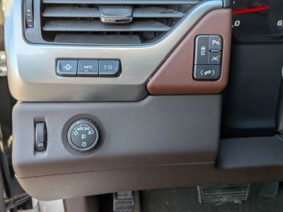 2016 Chevrolet Suburban — photo 16 view